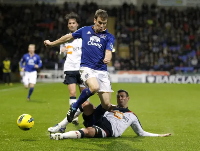 Framed Print : Battle for the Ball: Seamus Coleman vs. Paul Robinson - Everton vs. Bolton Wanderers, Premier League (2011) Framed Print : Battle for the Ball: Seamus Coleman vs. Paul Robinson - Everton vs. Bolton Wanderers, Premier League (2011)