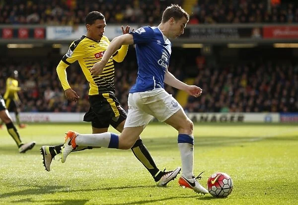 Battle for the Ball: Seamus Coleman vs. Jose Holebas - Everton vs. Watford, Premier League