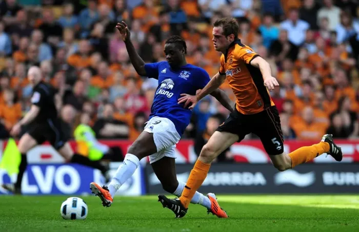Framed Print : Battle for the Ball: Stearman vs. Gueye - Everton vs. Wolverhampton Wanderers in the Premier League (09 April 2011) Framed Print : Battle for the Ball: Stearman vs. Gueye - Everton vs. Wolverhampton Wanderers in the Premier League (09 April 2011)