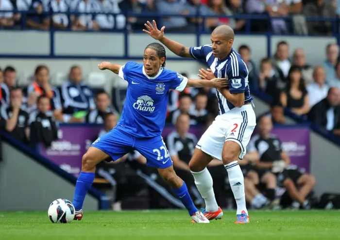 Framed Print : Battle for Ball Supremacy: Pienaar vs. Reid - Everton vs. West Bromwich Albion (01-09-2012) Framed Print : Battle for Ball Supremacy: Pienaar vs. Reid - Everton vs. West Bromwich Albion (01-09-2012)