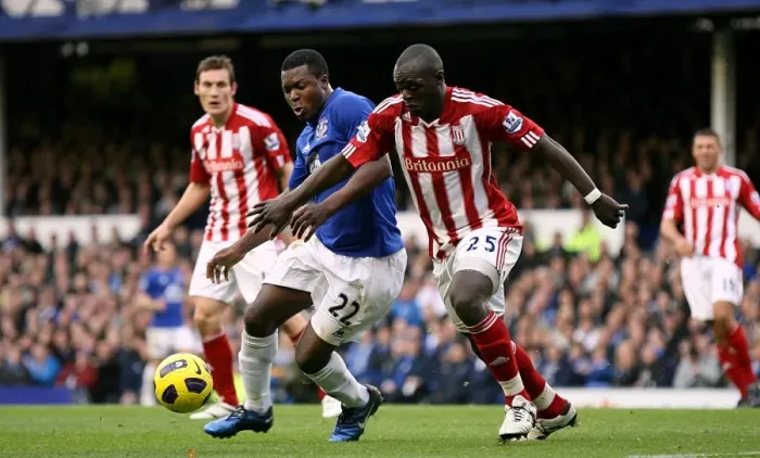 Framed Print : A Battle for the Ball: Yakubu vs Faye - Everton vs Stoke City (Barclays Premier League, Goodison Park, 30 October 2010) Framed Print : A Battle for the Ball: Yakubu vs Faye - Everton vs Stoke City (Barclays Premier League, Goodison Park, 30 October 2010)