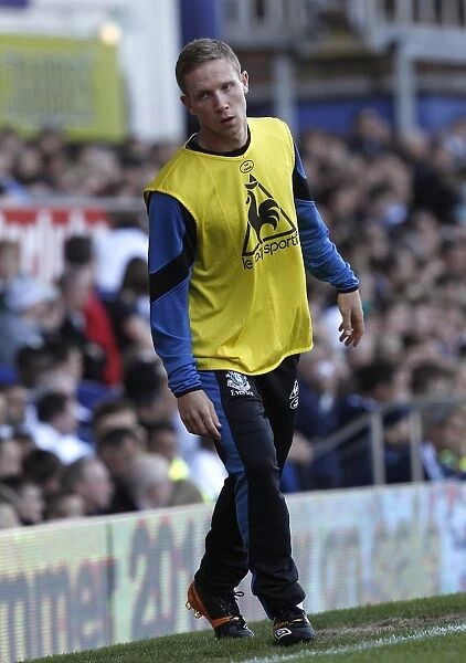 Battle at Goodison Park: Adam Forshaw's Determined Performance Against Chelsea (Everton vs Chelsea, Barclays Premier League, 22 May 2011)
