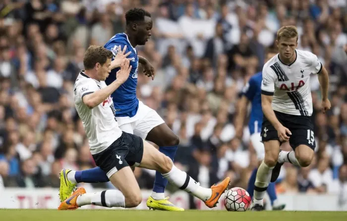 Framed Print : Battle for Possession: Vertonghen vs. Lukaku - Tottenham Hotspur vs. Everton Framed Print : Battle for Possession: Vertonghen vs. Lukaku - Tottenham Hotspur vs. Everton