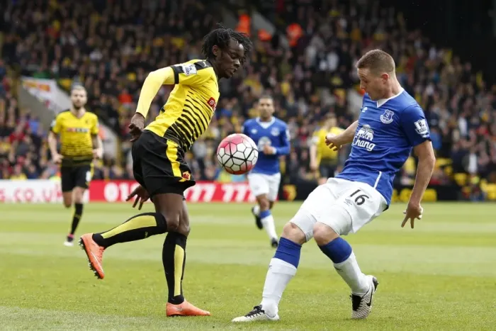 Framed Print : Battle for Supremacy: McCarthy vs. Paredes - Watford vs. Everton, Barclays Premier League