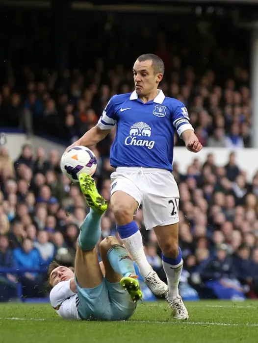 Framed Print : Battle for Supremacy: Noble vs. Osman - Everton vs. West Ham United (1-0) Framed Print : Battle for Supremacy: Noble vs. Osman - Everton vs. West Ham United (1-0)