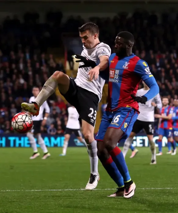 Framed Print : Battle for Supremacy: Seamus Coleman vs. Bakary Sako at Selhurst Park - Crystal Palace vs. Everton, Barclays Premier League