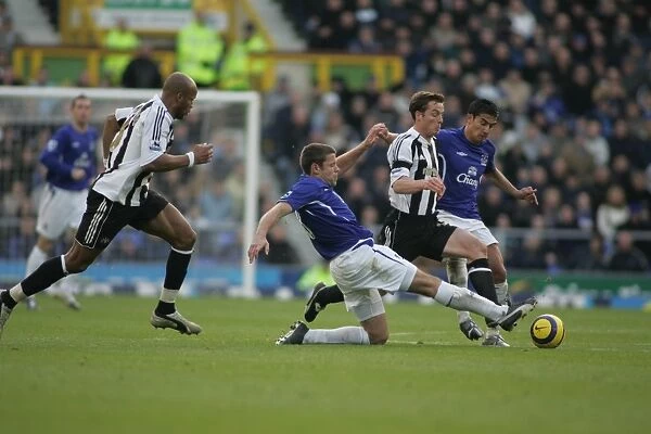 Beattie and Cahill hustle Scott Parker for the ball