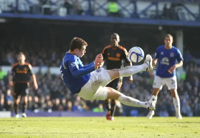 Framed Print : Bilyaletdinov's Determined Shot: Everton's Upset Bid Against Chelsea in FA Cup (29 January 2011) Framed Print : Bilyaletdinov's Determined Shot: Everton's Upset Bid Against Chelsea in FA Cup (29 January 2011)