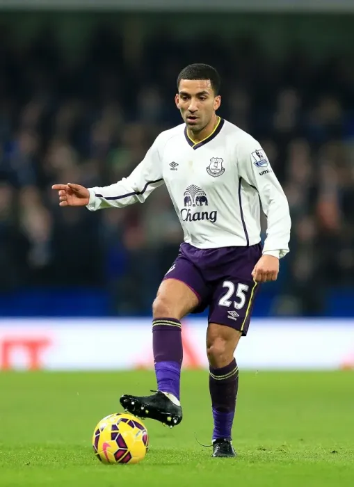 Framed Print : Charging Ahead: Aaron Lennon's Thrilling Sprint at Stamford Bridge - Everton vs. Chelsea, Premier League Framed Print : Charging Ahead: Aaron Lennon's Thrilling Sprint at Stamford Bridge - Everton vs. Chelsea, Premier League