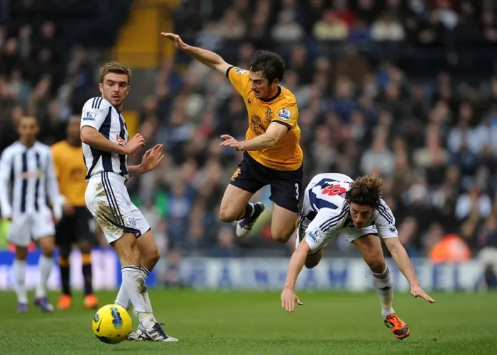Framed Print : Clash at The Hawthorns: Leighton Baines vs. Billy Jones (BPL, 01-01-2012) Framed Print : Clash at The Hawthorns: Leighton Baines vs. Billy Jones (BPL, 01-01-2012)