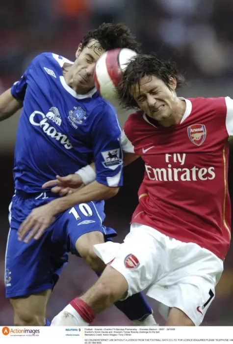 Framed Print : Clash at the Midfield: Davies vs. Rosicky - Arsenal vs. Everton, 28 / 10 / 06 Framed Print : Clash at the Midfield: Davies vs. Rosicky - Arsenal vs. Everton, 28 / 10 / 06