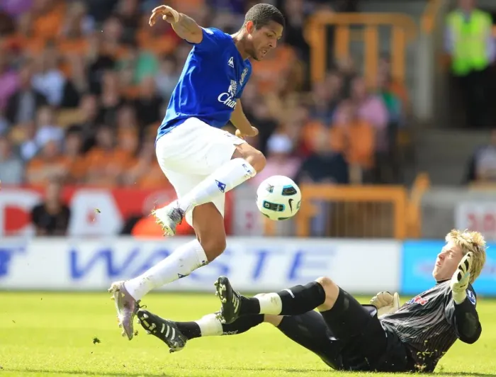Framed Print : Clash at Molineux: Jermaine Beckford vs. Wayne Hennessey - Everton vs. Wolverhampton Wanderers, Premier League (09 April 2011) Framed Print : Clash at Molineux: Jermaine Beckford vs. Wayne Hennessey - Everton vs. Wolverhampton Wanderers, Premier League (09 April 2011)