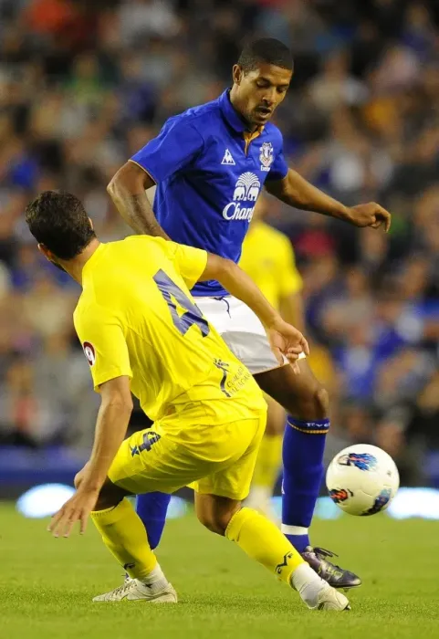 Framed Print : Clash of Titans: Beckford vs Musacchio at Goodison Park (Everton vs Villarreal, 2011) Framed Print : Clash of Titans: Beckford vs Musacchio at Goodison Park (Everton vs Villarreal, 2011)