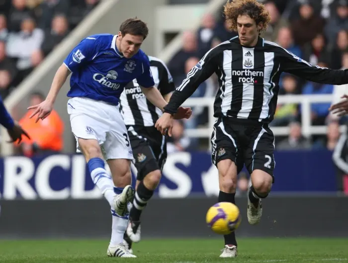 Framed Print : Clash of the Titans: Gosling vs. Coloccini in the Barclays Premier League (08 / 09)