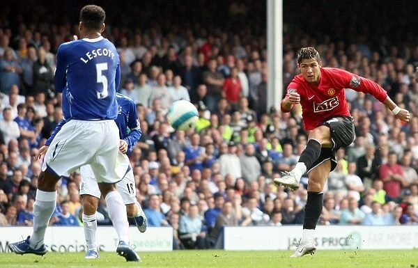 Cristiano Ronaldo's Thrilling Shot: Everton vs Manchester United (September 15, 2007)