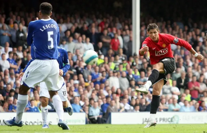 Framed Print : Cristiano Ronaldo's Thrilling Shot: Everton vs Manchester United (September 15, 2007) Framed Print : Cristiano Ronaldo's Thrilling Shot: Everton vs Manchester United (September 15, 2007)