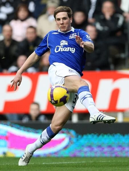 Dan Gosling in Action for Everton - 08 / 09 Football Season