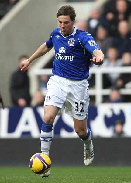 Dan Gosling in Action for Everton: Football Stock Image, 08 / 09 Season - 22 / 02 / 09