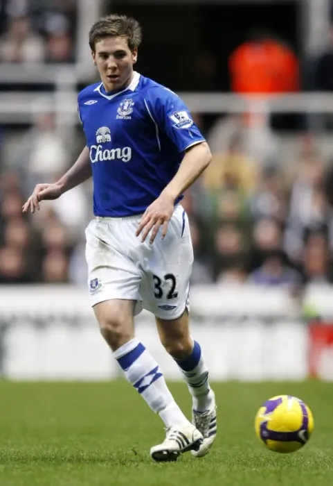 Framed Print : Dan Gosling in Action for Everton vs Newcastle United, 08 / 09 Football Season