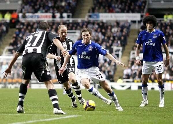 Dan Gosling: Everton's Standout Performance Against Newcastle United - Barclays Premier League, 2009