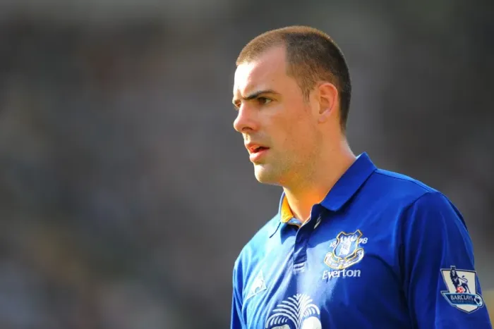 Framed Print : Darron Gibson in Action: Everton vs Swansea City, Barclays Premier League (24 March 2012) Framed Print : Darron Gibson in Action: Everton vs Swansea City, Barclays Premier League (24 March 2012)
