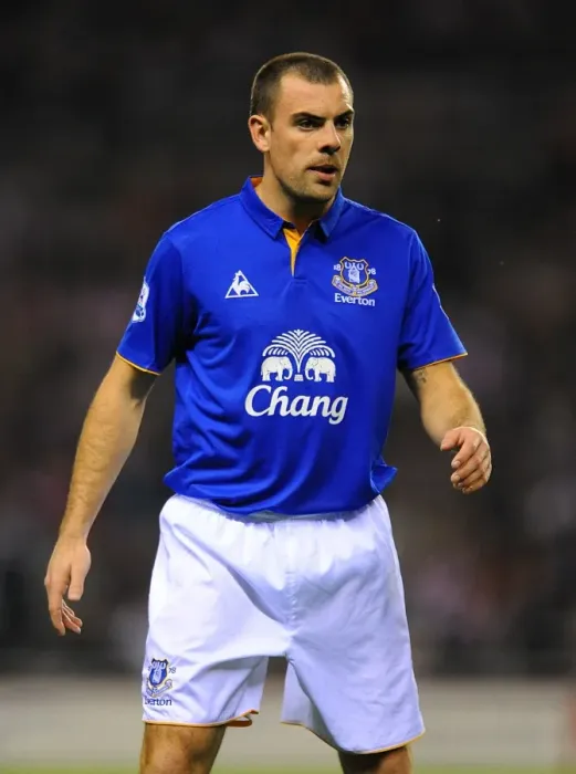 Framed Print : Darron Gibson: Everton's Leader in FA Cup Sixth Round Replay at Sunderland's Stadium of Light (27 March 2012) Framed Print : Darron Gibson: Everton's Leader in FA Cup Sixth Round Replay at Sunderland's Stadium of Light (27 March 2012)