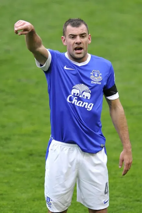 Framed Print : Darron Gibson Scores the Second Goal in Everton's 2-0 Victory over Queens Park Rangers at Goodison Park (BPL 2013)