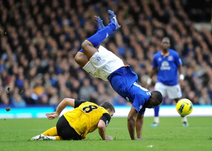 Framed Print : David Dunn's Slide Tackle on Victor Anichebe: A Premier League Rivalry at Goodison Park (21 January 2012) Framed Print : David Dunn's Slide Tackle on Victor Anichebe: A Premier League Rivalry at Goodison Park (21 January 2012)