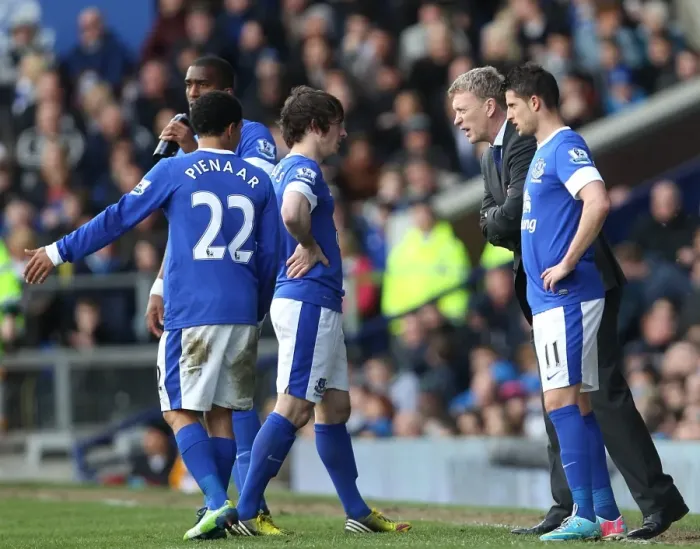 Framed Print : David Moyes Coaches Leighton Baines at Goodison Park: Everton's Victory Over Fulham (1-0), Barclays Premier League