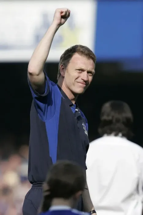Framed Print : David Moyes Everton Celebrate FA Premiership Victory Over Portsmouth (5 / 5 / 07)