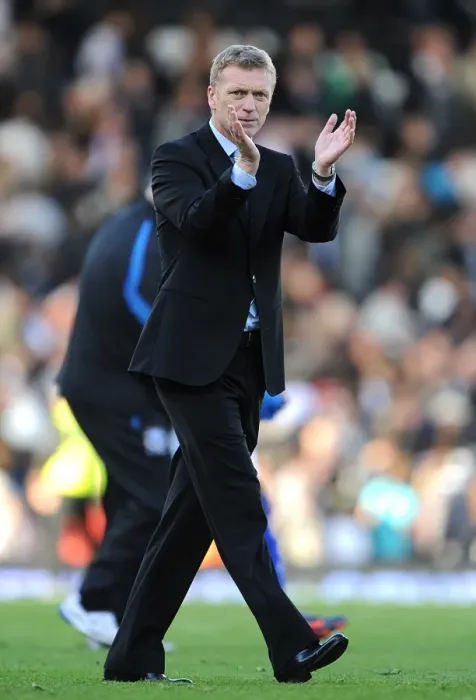 Framed Print : David Moyes Salutes Everton Fans After Final Whistle Framed Print : David Moyes Salutes Everton Fans After Final Whistle