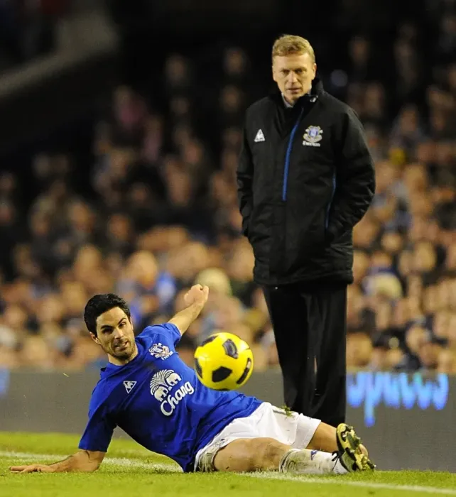 Framed Print : David Moyes Scouts Mikel Arteta: Everton vs. Tottenham Hotspur, Premier League (05 January 2011, Goodison Park) Framed Print : David Moyes Scouts Mikel Arteta: Everton vs. Tottenham Hotspur, Premier League (05 January 2011, Goodison Park)