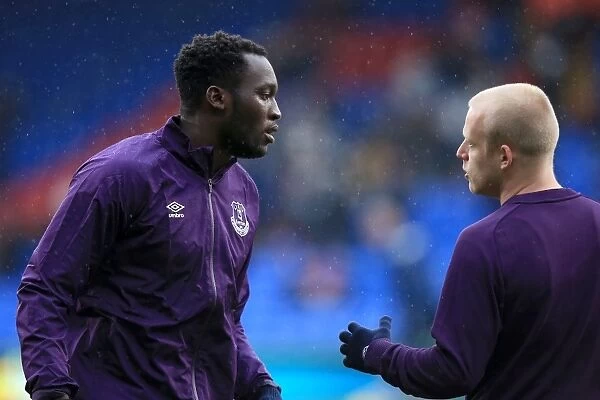 Deep in Thought: Lukaku and Naismith's Intense Prematch Conversation at Crystal Palace
