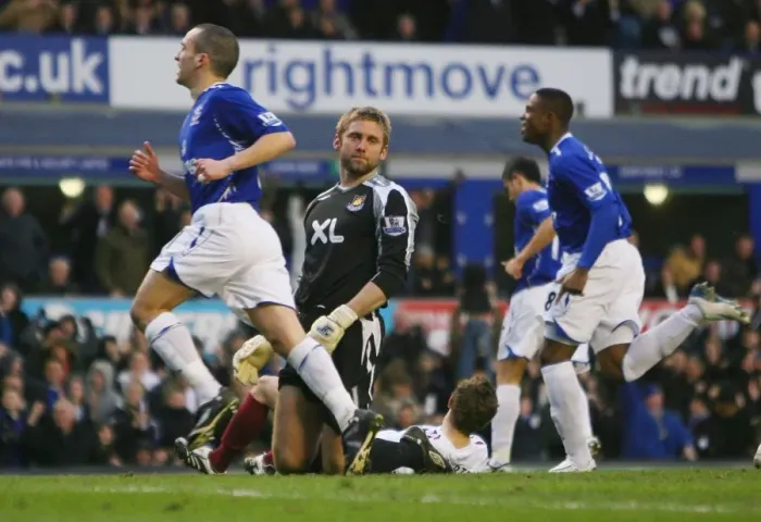 Framed Print : Dejected Robert Green: Everton's First Goal against West Ham (07 / 08) Framed Print : Dejected Robert Green: Everton's First Goal against West Ham (07 / 08)