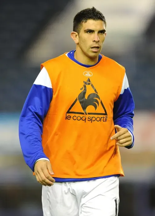 Framed Print : Denis Stracqualursi Scores the Game-Winning Goal for Everton Against West Bromwich Albion in Carling Cup Round 3 (September 21, 2011)