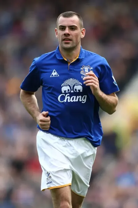 Framed Print : Determined Darron Gibson Shines in Everton's Victory over Newcastle United (BPL 13 May 2012)