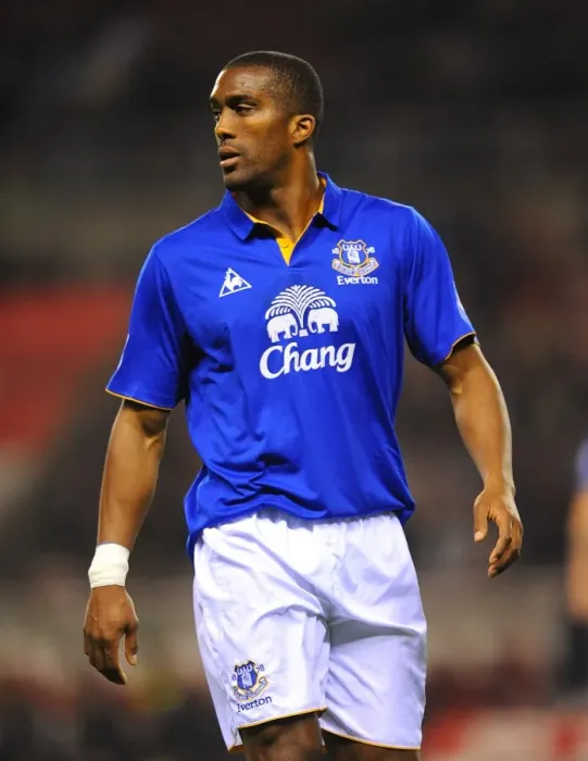 Framed Print : Determined Distin: Everton's FA Cup Victory over Sunderland at Stadium of Light Framed Print : Determined Distin: Everton's FA Cup Victory over Sunderland at Stadium of Light