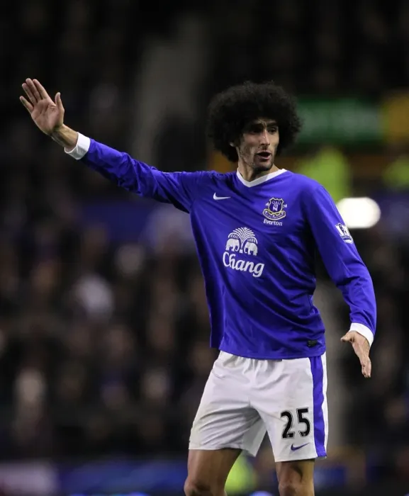 Framed Print : Determined Fellaini: Everton's Unyielding Battle Against Arsenal in the 1-1 Barclays Premier League Stalemate (November 28, 2012)