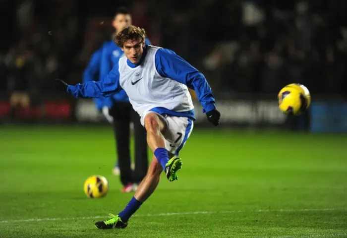 Framed Print : Determined Jelavic Leads Everton to 0-0 Stalemate Against Southampton Framed Print : Determined Jelavic Leads Everton to 0-0 Stalemate Against Southampton