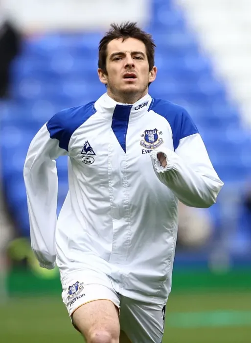 Framed Print : Determined Leighton Baines Leads Everton's FA Cup Charge Against Sunderland at Goodison Park Framed Print : Determined Leighton Baines Leads Everton's FA Cup Charge Against Sunderland at Goodison Park