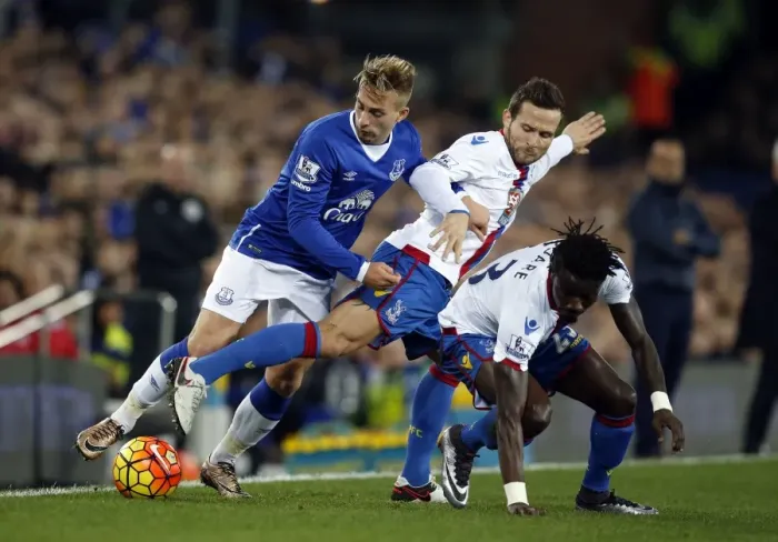 Framed Print : Deulofeu vs Cabaye-Diaye: Battle at Goodison Park - Everton vs Crystal Palace Framed Print : Deulofeu vs Cabaye-Diaye: Battle at Goodison Park - Everton vs Crystal Palace