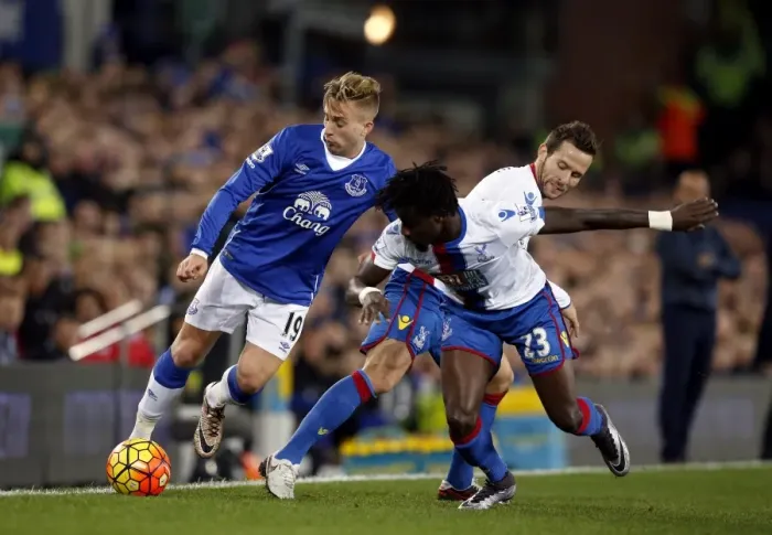 Framed Print : Deulofeu vs Cabaye-N'Diaye: Intense Battle at Goodison Park - Everton vs Crystal Palace Framed Print : Deulofeu vs Cabaye-N'Diaye: Intense Battle at Goodison Park - Everton vs Crystal Palace