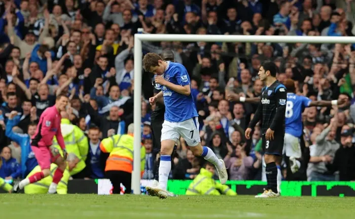 Framed Print : Diniyar Bilyaletdinov's Dramatic Late Winner: Everton Triumphs over Portsmouth in the Barclays Premier League
