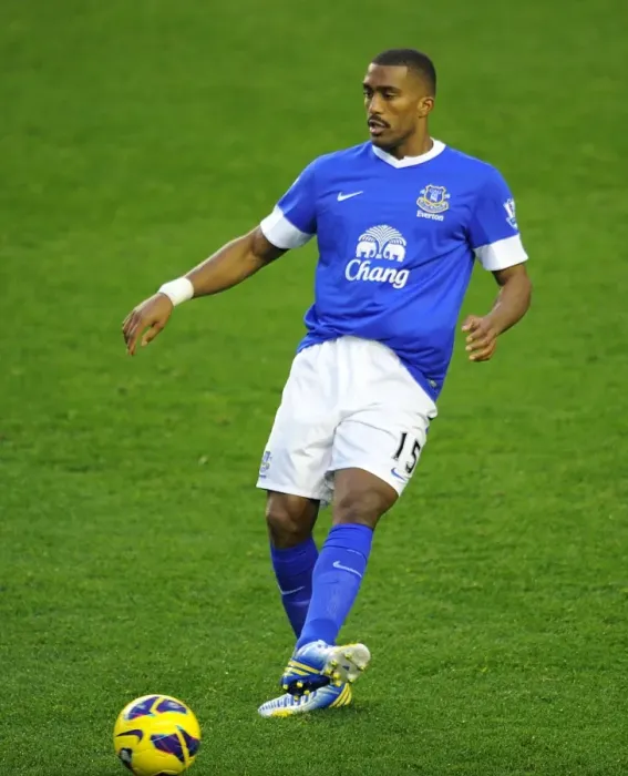 Framed Print : Distin at Goodison: Everton vs Norwich City - Draw in the Barclays Premier League (24-11-2012) Framed Print : Distin at Goodison: Everton vs Norwich City - Draw in the Barclays Premier League (24-11-2012)