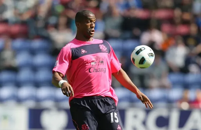 Framed Print : Distin's Determination: Everton vs. Wigan Athletic, Barclays Premier League (30 April 2011) Framed Print : Distin's Determination: Everton vs. Wigan Athletic, Barclays Premier League (30 April 2011)