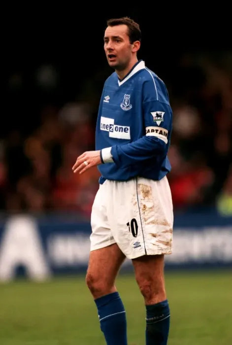 Framed Print : Don Hutchison in Action: Everton vs. Exeter City - FA Cup Third Round