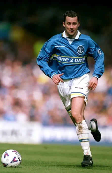 Framed Print : Don Hutchison's Unforgettable Performance: Everton vs Charlton Athletic in FA Carling Premiership Soccer Match Framed Print : Don Hutchison's Unforgettable Performance: Everton vs Charlton Athletic in FA Carling Premiership Soccer Match