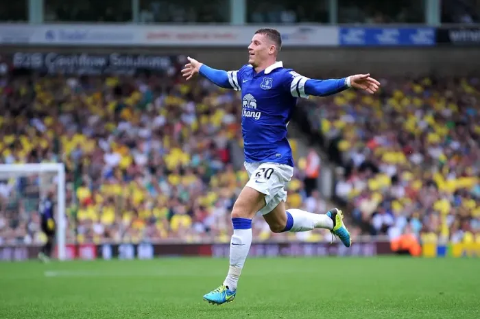 Framed Print : Dramatic Equalizer: Ross Barkley's Thrilling Goal for Everton at Carrow Road (17-08-2013)