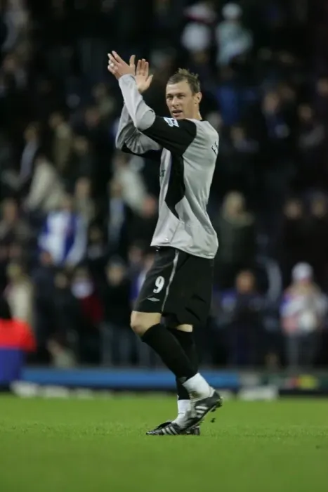 Framed Print : Duncan Ferguson Salutes Everton's Traveling Fans Framed Print : Duncan Ferguson Salutes Everton's Traveling Fans