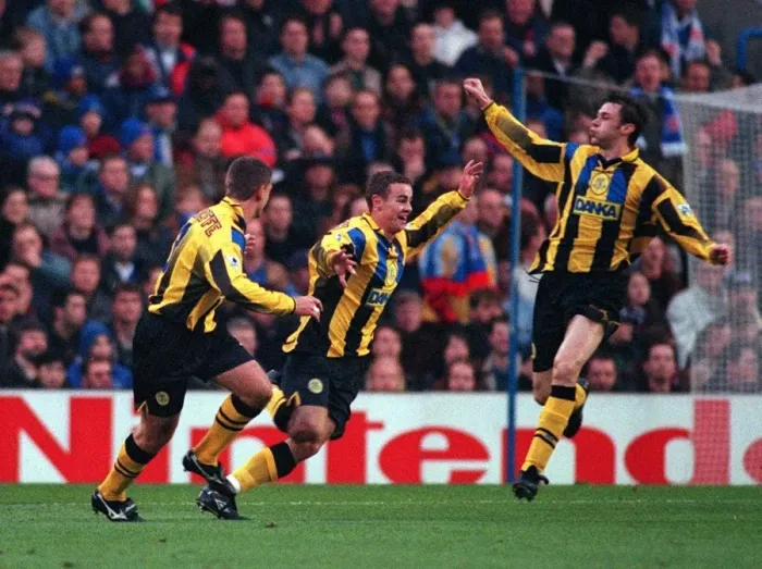 Framed Print : Duncan Ferguson's Unforgettable Goal Celebration: Everton's Iconic Victory over Chelsea (1996)